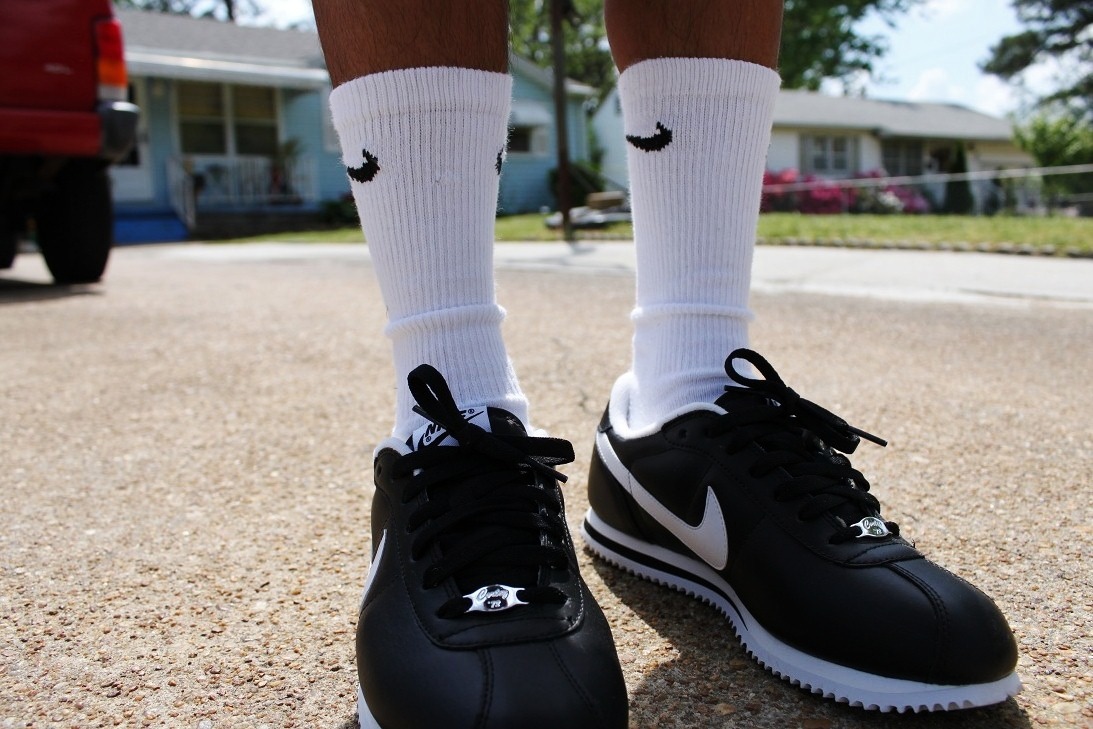 nike cortez with socks