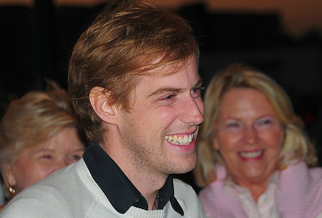 I see his mommy! :D I think o.o