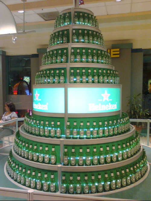thingshappenpr:  Arbol de Heineken en San Patricio Mall, Puerto Rico 