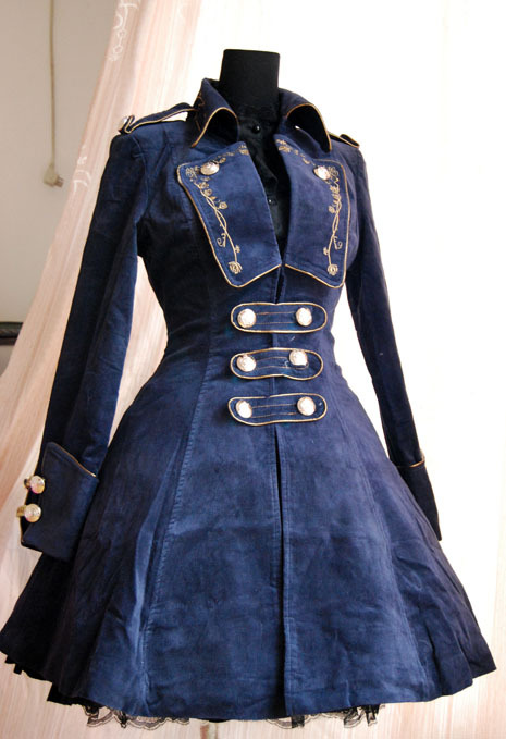 cloesy:  lostsplendor:  Infanta Winter Coat in Navy.  Click for Source.  id wear it  oh jesus this is my fetish