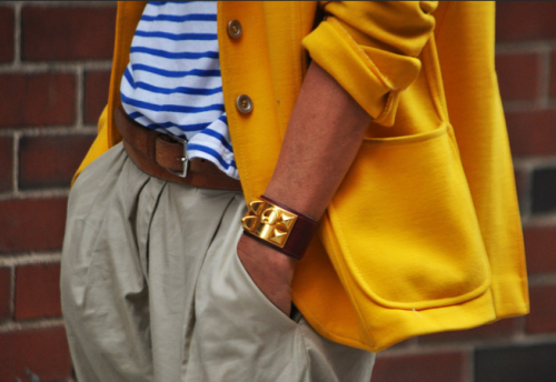 tourhetts:
“ Take note: neutral nautical paired with YELLOW (of the mustard or even neon variety) is PERFECTION. Experiment! [shot by Tommy Ton via style.com]
”