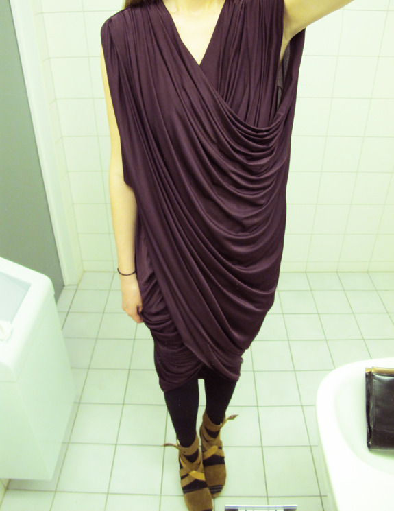 DIY Draped Dress | Anywho
I wish I could drape fabric and end up with something as lush and sophisticated as this! If you are able to save up/have a ton of spare money/want to blow a packet, may I suggest getting a dress form? I have a really old one...