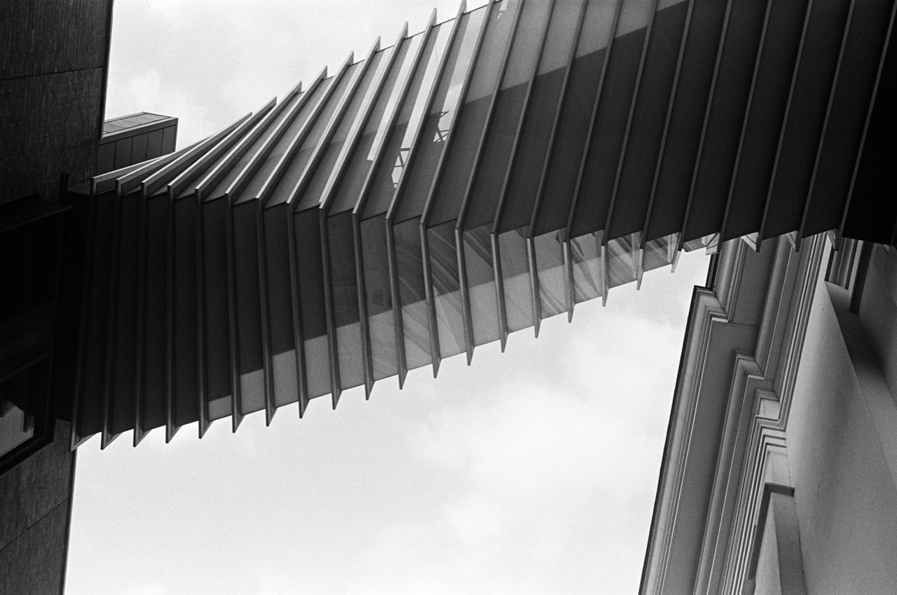 bagnostian:  walkway. somewhere near covent garden, london, uk. (Leica M3) 