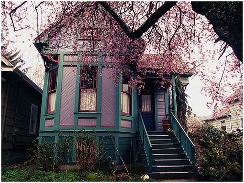 kawaiirainbows:  Seriously, want this house. 
