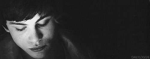 ihavealwayslovedu:  Madrugada: Tudo começa a fazer sentido. Meus pensamento se encaixam como um quebra-cabeça. Os mínimos detalhes se tornam informações indispensáveis. A imaginação flui. A hora que todos viram poetas. As coisas começam a perder