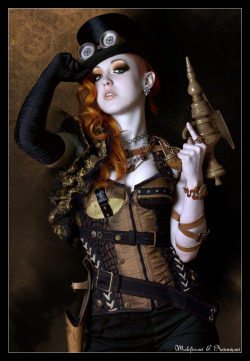 steampunkgirls:  Steampunk   by ~Helleana 