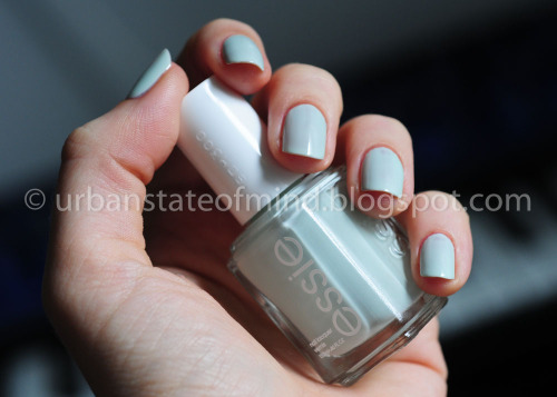 Oh my lord.I saw this (Essie Absolutely Shore) at Walgreens today and fell HEAD OVER HEELS for this 