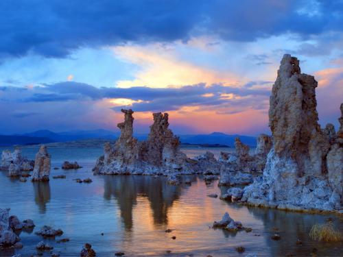 llbwwb:  Mono Lake Sunset by Pendeho