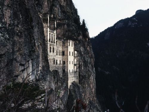 andrewharlow:Sumela Monastery in Turkey, founded in the year 386 by two Athenian priests