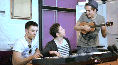 tommcfly:  thatwronggirl:  lol Harrys face  Experimenting for the next album…the