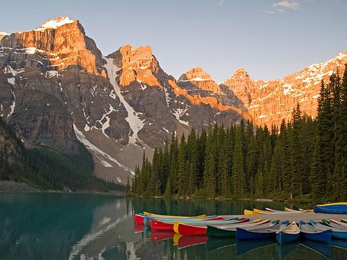 Crayon Canoes | Sunrise on Moraine Lake, Banff National Park, Canada© Matt Champlin