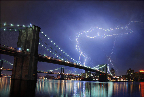 Thunderstruck | Manhattan, Brooklyn, East River, New York©  Rick Elkins