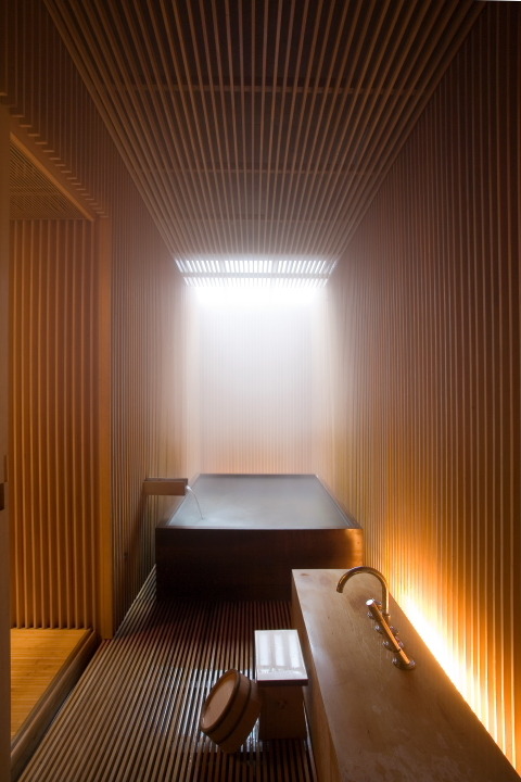architectureandarts: Ginzan Onsen Fujiya Hotel Bathroom designed by Kengo Kuma and Associates. 