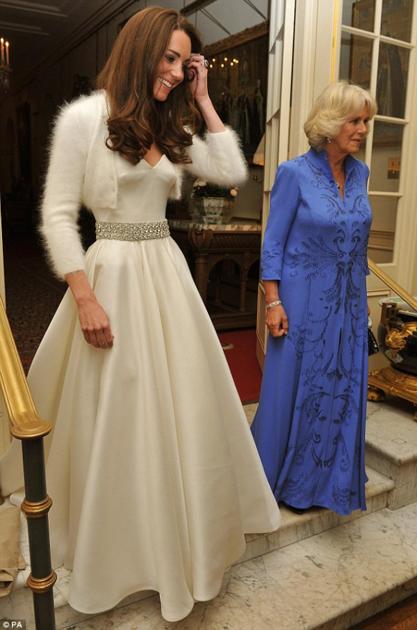 the-front-row:
“ Kate’s Second McQueen by Sarah Burton dress
”
god she is fabulous