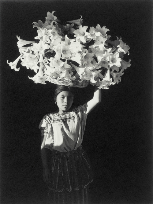 Canasta de luz (Basket of Light); Sumpango, Guatemala photo by Flor Garduño, 1989