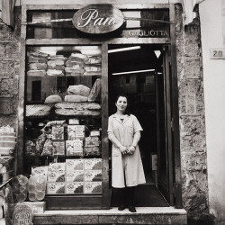 Pane, Pignasecca, Napoli photo by Christina Piza, 1999