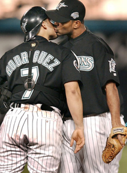 myimaginarymind:  Pudge Rodriguez kisses Ugueth Urbina #2. I am so glad baseball is back. 