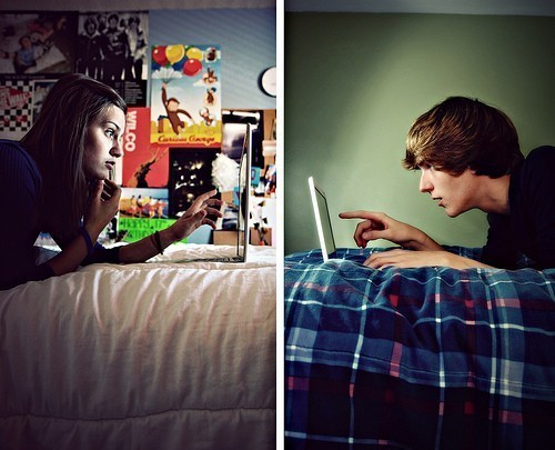 theyjustwanttosmile:   Me perco no sonho de um dia te encontrar, e não importa como, quando e em qualquer lugar, só não consigo mais viver tão longe de você,pois mesmo longe eu não sei para de te querer.  Cluster - sotaque.   