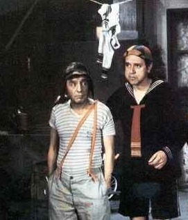  Quico: Chaves, como você sabe que o homem invisível esta aqui?  Chaves: É porque