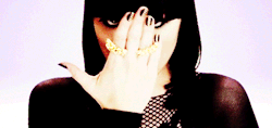 foreverinhismemory:  Apenas pare por um minuto e sorria.  (Jessie J)  