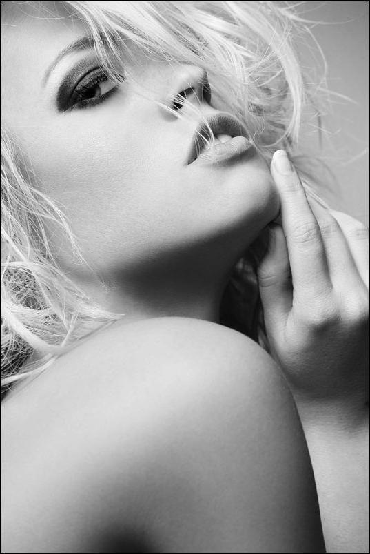 julia1964:  ciao amore mio bello .. :) 