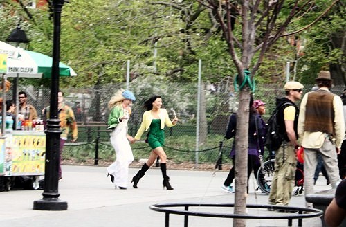 jesswelsh:your-voice-hermione:I C U HEYA HOLDING HANDS. I C U!!! WHAT IF IT IS BRITTANA????? LET. ME