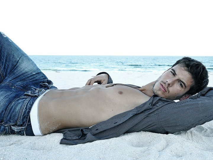 yellowasian:  Lucas Bernardini | Viveca Ljung 