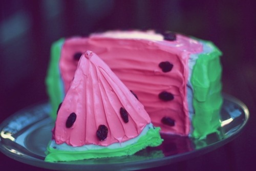 thefingerfucker:  heartbrokenbyconfusi0n:  wow that would really suck if it was watermelon