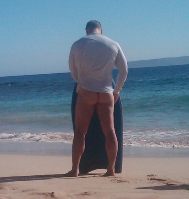 guysthatgetmehard:  abb’s ass on the beach