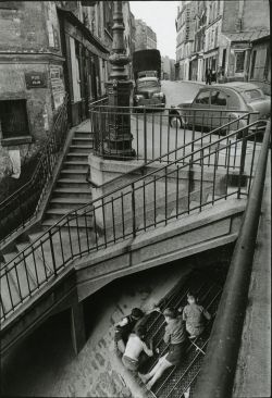 liquidnight:  Willy Ronis Staircase La rue Vilin, Paris, 1959 From Willy Ronis 