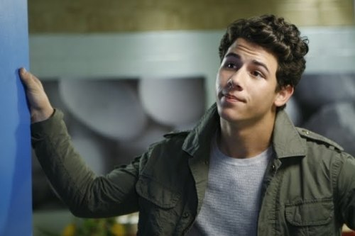 palavrasquevoam:  Porque esse sentimento está ficando cada vez mais forte. (Nick Jonas) 