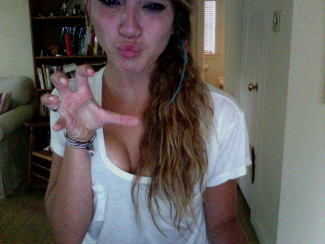 pursuitofhapppinesss:  GOT MY FEATHER! &lt;3 