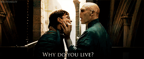  Voldemort: Por que você vive? Harry: Porque eu tenho algo que faz a vida valer