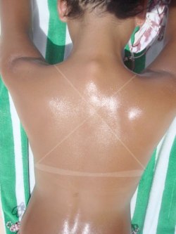 Major bad ass tan line! ;o I want this tan!