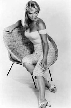 Catbountry:  Greggorysshocktheater:  Rip Yvette Vickers (1928-2011)  Attack Of The