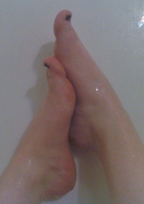 perkybear:  Celebrate National Foot Fetish Day tomorrow May 5!! xxx my wet feet from the tub today xxx