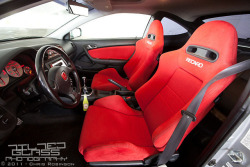 fuckyeahcargasm:  Featuring: Honda Integra DC5 Interior. 