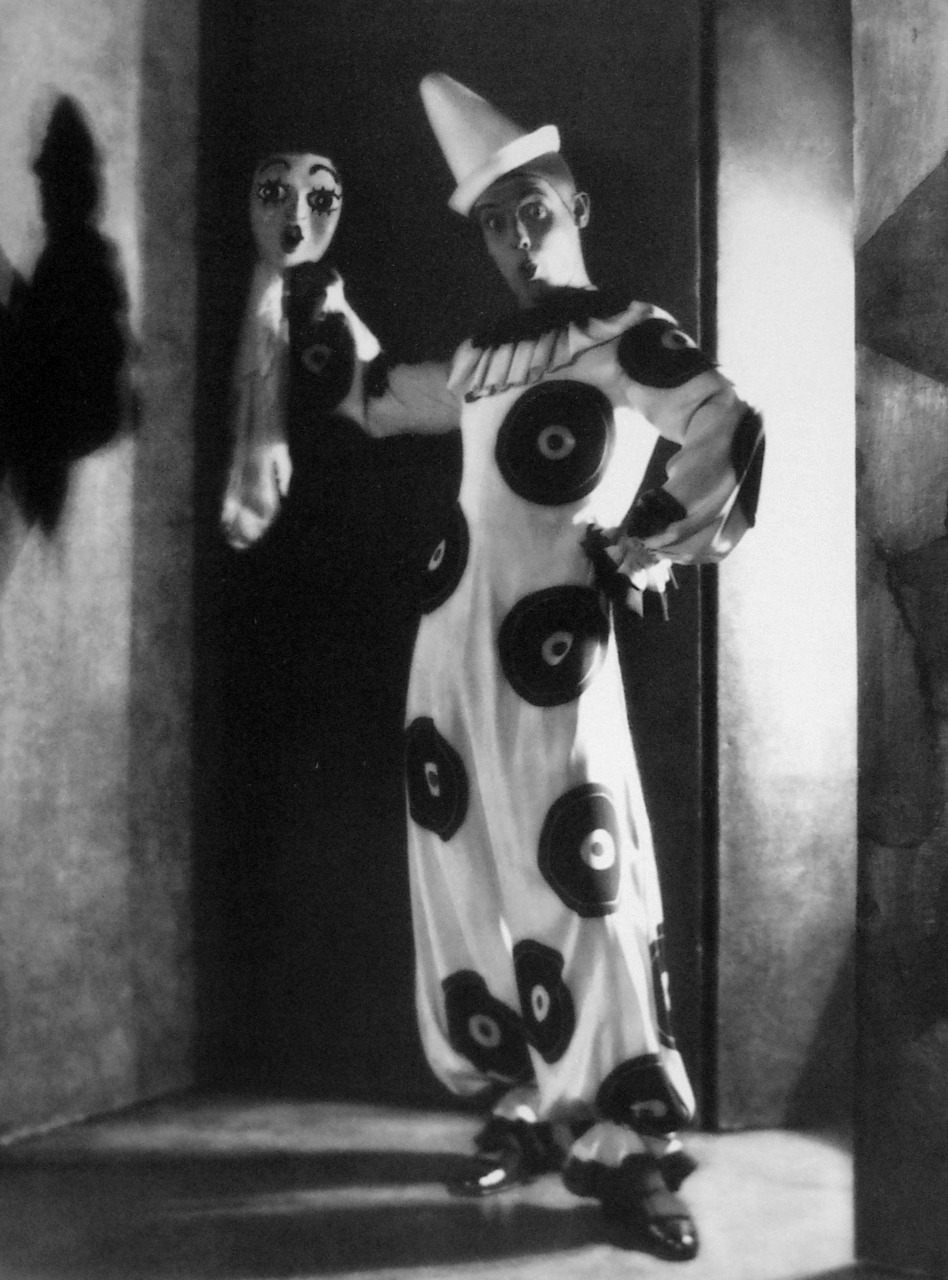 leonardvole-blog-deactivated202: Ramon Novarro, taken in 1929 by then relatively