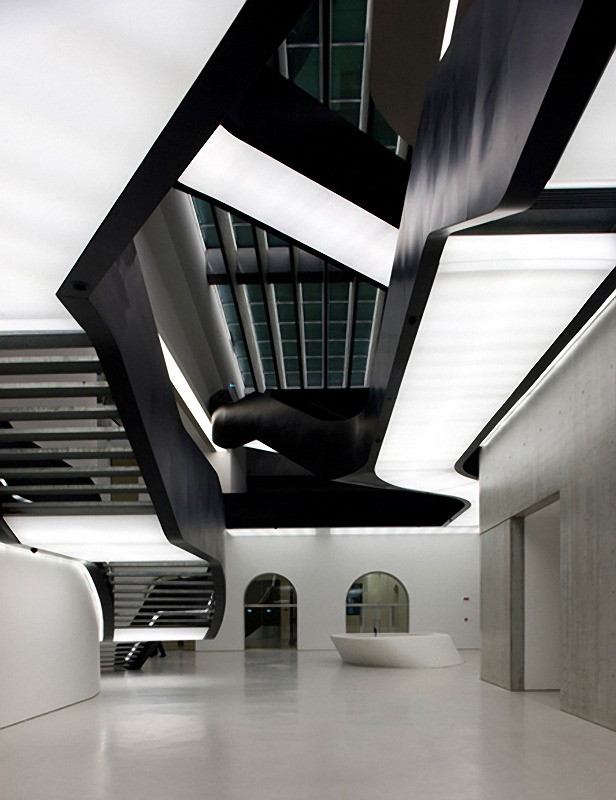 designcloud:  Zaha Hadid - Public Museum in Italy.   Na tym świecie jest jednak