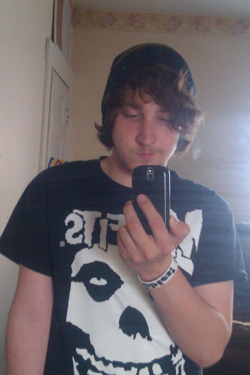 head-club:fuckyouzack:Here’s my face. Herp derp. Bye.Follow this gorgeous boy, aka my bestfriend.htt