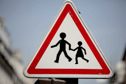 un-gif-dans-ta-gueule:  Pedestrian Sign 