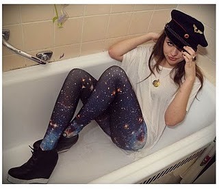 unintentionallove:  (via Painted Nylons: Galaxy leggings) 