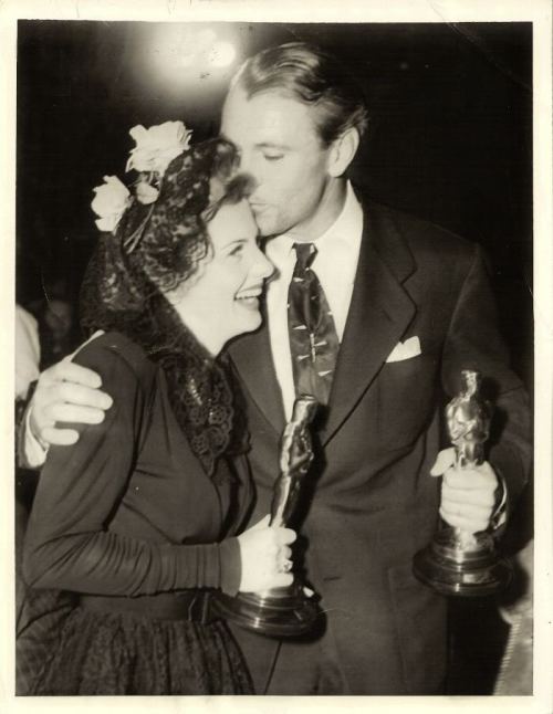 signorelli-girl: Gary Cooper and Joan Fontaine - Oscar 1942