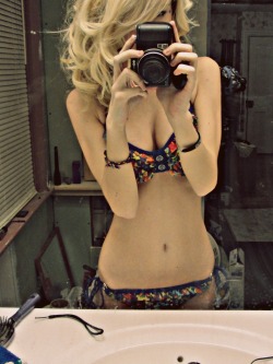 120by2012:  that bikini and body oh god yesss.