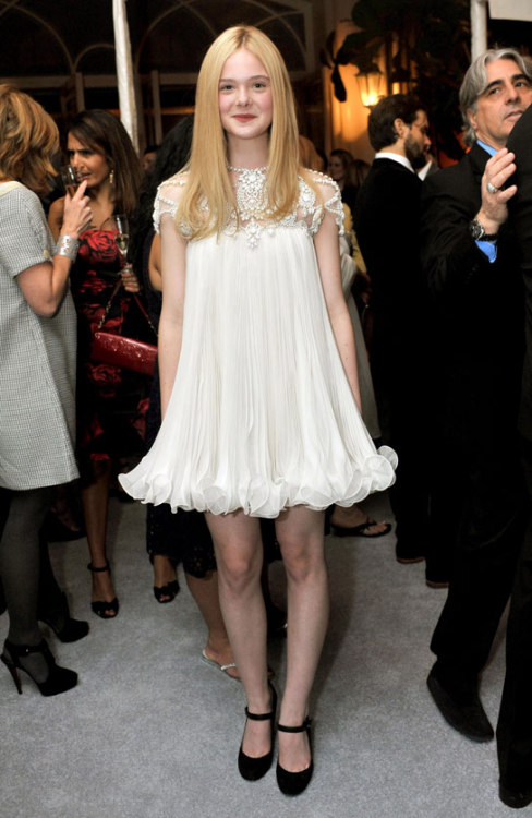 beyondtherough:  Elle Fanning in Marchesa 