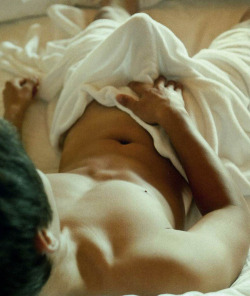 awakyn:  Sweet morning treat thisblogaintsafeforwork:  I would love to wake up and see my bf/hubby like that (:  