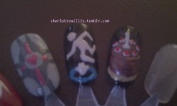 tr00nerd:  Hand-painted Portal nails submitted