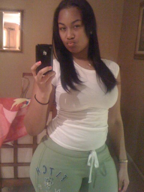 grizzyblanco:  t h i c k x x x ^_^ 