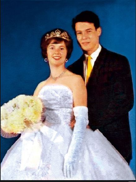 flavorpill:
“ “ Do y’all recognize me? I can’t believe this was so long ago!—Paula Deen
”
Paula Deen’s prom photo (Via People/Paula’s Facebook page
”
Is that a bouquet of butter in her right hand?