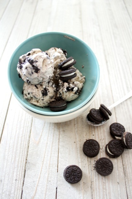 gastrogirl:  cookies and cream ice cream with mini oreos. 